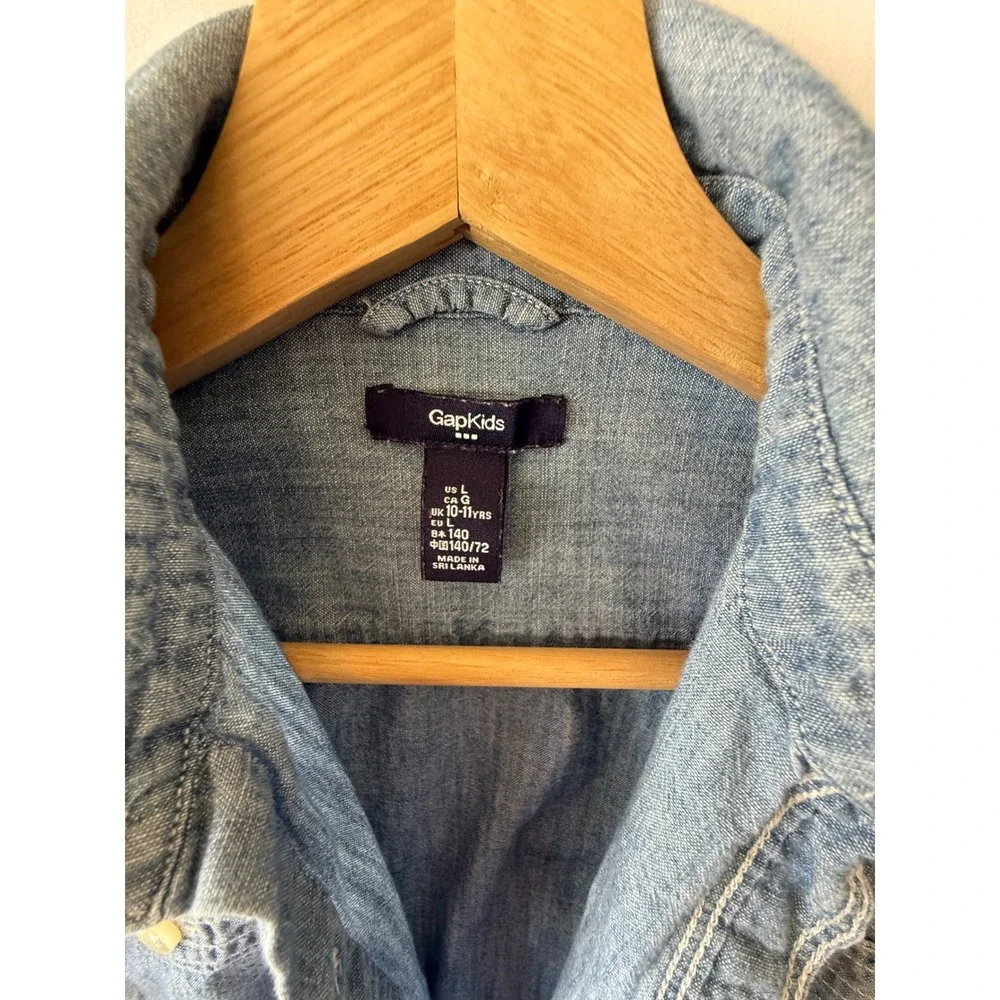 GapKids Girls Blue Chambray Button Down Long Sleeve Roll Tab Shirt‎ Size L 10-11